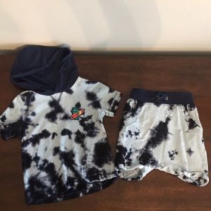 Boys outfit shorts 6-12 months, Shirt 12-18 months